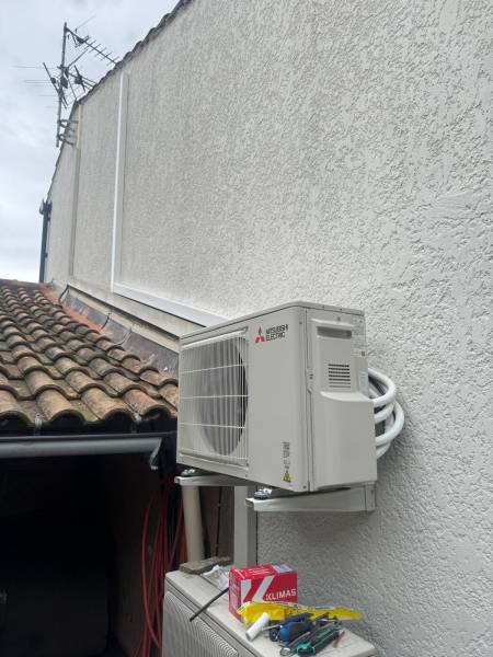 Confort Optimal face aux Chaleurs Estivales : Découvrez notre Dernière Installation de Climatisation Bi-Split !