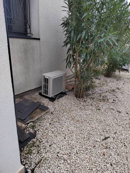 L'unité extérieure qui capture les calories de l'air extérieur